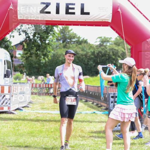 21.06.2026 - 29. Vierlanden-Triathlon Andreas Tolksdorf http://msf.ph/oto/9920075 21.06.2026 13:03:13 Ziel 97 meine-sportfotos.de
