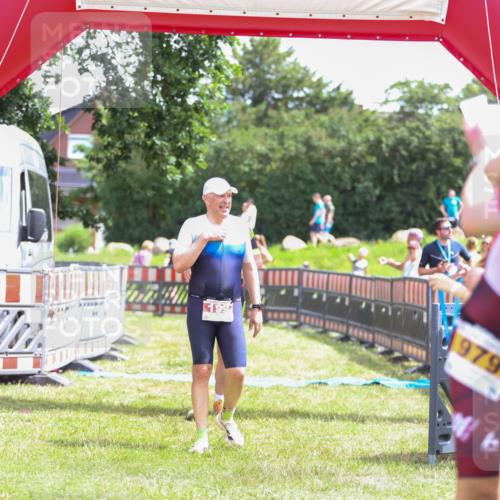 21.06.2026 - 29. Vierlanden-Triathlon Andreas Tolksdorf http://msf.ph/oto/9920093 21.06.2026 13:03:43 Ziel 728 meine-sportfotos.de