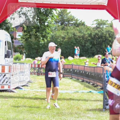21.06.2026 - 29. Vierlanden-Triathlon Andreas Tolksdorf http://msf.ph/oto/9920095 21.06.2026 13:03:43 Ziel 728 meine-sportfotos.de