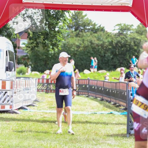 21.06.2026 - 29. Vierlanden-Triathlon Andreas Tolksdorf http://msf.ph/oto/9920097 21.06.2026 13:03:43 Ziel 728 meine-sportfotos.de