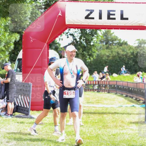 21.06.2026 - 29. Vierlanden-Triathlon Andreas Tolksdorf http://msf.ph/oto/9920098 21.06.2026 13:03:55 Ziel 674 meine-sportfotos.de
