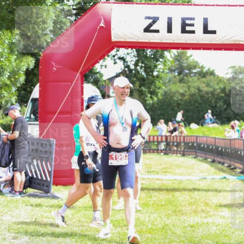 21.06.2026 - 29. Vierlanden-Triathlon Andreas Tolksdorf http://msf.ph/oto/9920099 21.06.2026 13:03:55 Ziel 674 meine-sportfotos.de