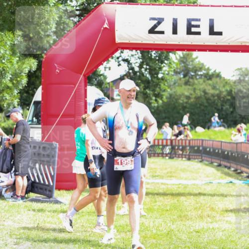 21.06.2026 - 29. Vierlanden-Triathlon Andreas Tolksdorf http://msf.ph/oto/9920100 21.06.2026 13:03:55 Ziel 674 meine-sportfotos.de