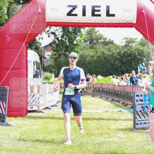 21.06.2026 - 29. Vierlanden-Triathlon Andreas Tolksdorf http://msf.ph/oto/9920105 21.06.2026 13:04:08 Ziel 674 meine-sportfotos.de