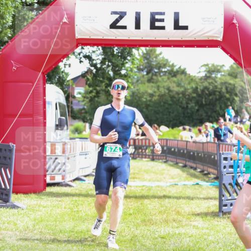 21.06.2026 - 29. Vierlanden-Triathlon Andreas Tolksdorf http://msf.ph/oto/9920110 21.06.2026 13:04:09 Ziel 674 meine-sportfotos.de