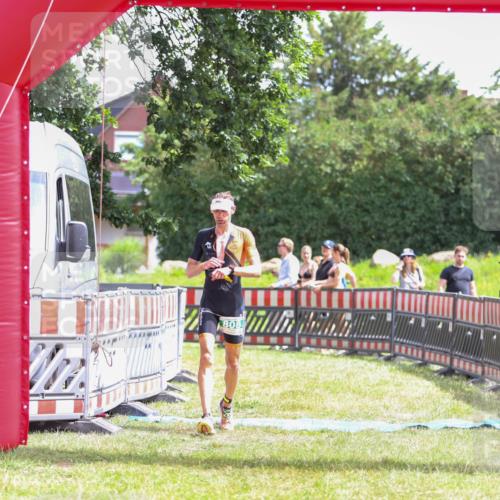 21.06.2026 - 29. Vierlanden-Triathlon Andreas Tolksdorf http://msf.ph/oto/9920113 21.06.2026 13:04:28 Ziel 808 meine-sportfotos.de