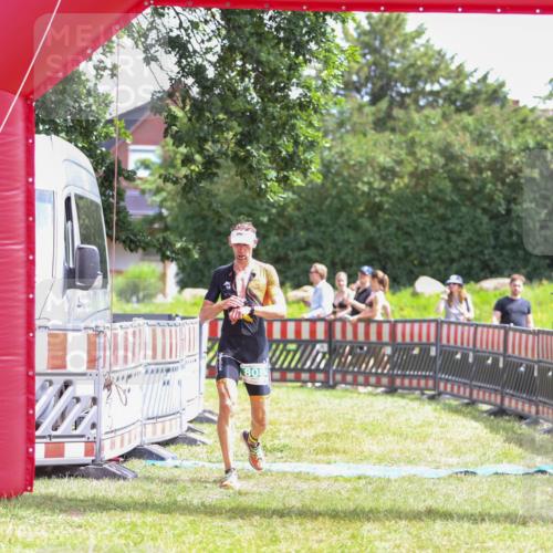21.06.2026 - 29. Vierlanden-Triathlon Andreas Tolksdorf http://msf.ph/oto/9920116 21.06.2026 13:04:28 Ziel 808 meine-sportfotos.de