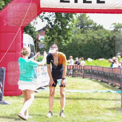 21.06.2026 - 29. Vierlanden-Triathlon Andreas Tolksdorf http://msf.ph/oto/9920121 21.06.2026 13:04:35 Ziel  meine-sportfotos.de