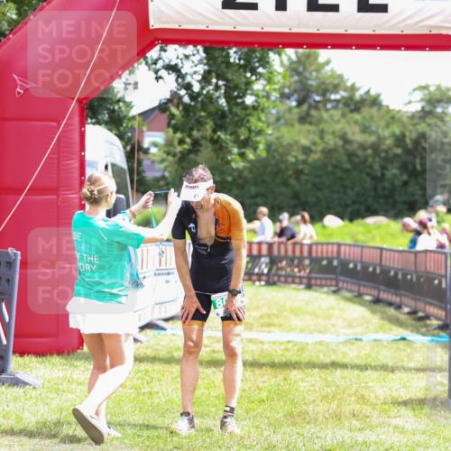 21.06.2026 - 29. Vierlanden-Triathlon Andreas Tolksdorf http://msf.ph/oto/9920122 21.06.2026 13:04:35 Ziel  meine-sportfotos.de