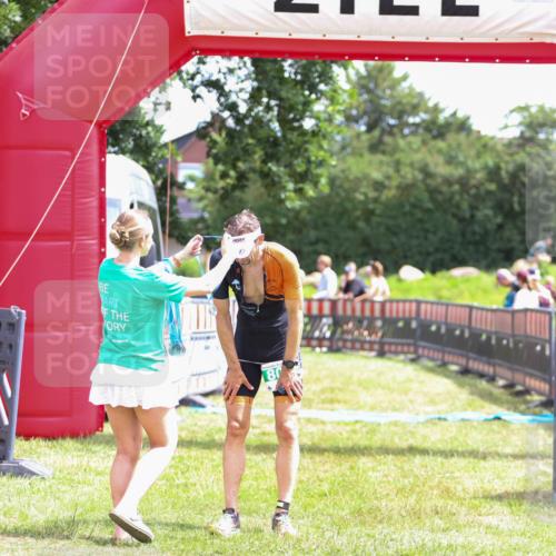 21.06.2026 - 29. Vierlanden-Triathlon Andreas Tolksdorf http://msf.ph/oto/9920124 21.06.2026 13:04:35 Ziel  meine-sportfotos.de