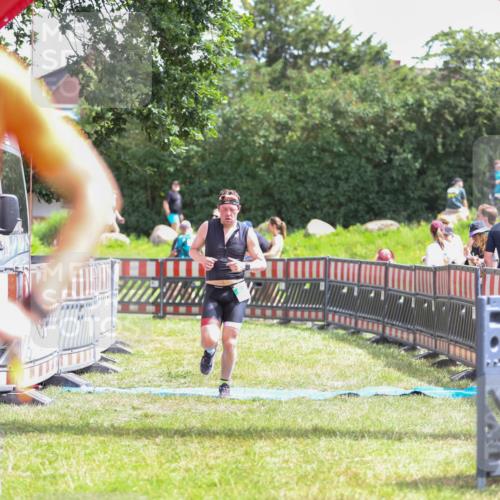 21.06.2026 - 29. Vierlanden-Triathlon Andreas Tolksdorf http://msf.ph/oto/9920126 21.06.2026 13:04:49 Ziel 682 meine-sportfotos.de