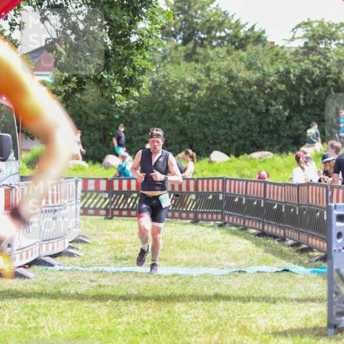21.06.2026 - 29. Vierlanden-Triathlon Andreas Tolksdorf http://msf.ph/oto/9920127 21.06.2026 13:04:49 Ziel 682 meine-sportfotos.de