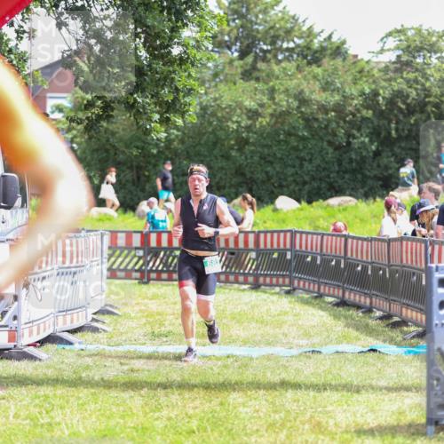 21.06.2026 - 29. Vierlanden-Triathlon Andreas Tolksdorf http://msf.ph/oto/9920132 21.06.2026 13:04:49 Ziel 682 meine-sportfotos.de