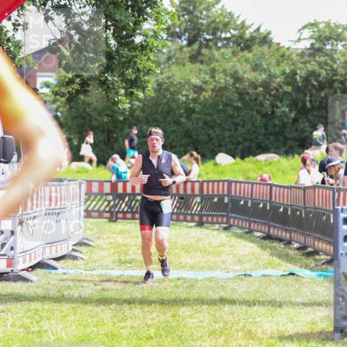 21.06.2026 - 29. Vierlanden-Triathlon Andreas Tolksdorf http://msf.ph/oto/9920133 21.06.2026 13:04:49 Ziel 682 meine-sportfotos.de