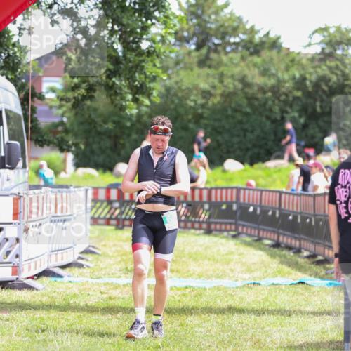 21.06.2026 - 29. Vierlanden-Triathlon Andreas Tolksdorf http://msf.ph/oto/9920136 21.06.2026 13:04:51 Ziel 682 meine-sportfotos.de