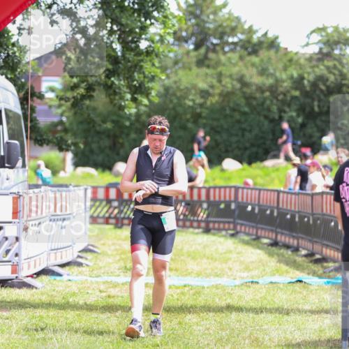 21.06.2026 - 29. Vierlanden-Triathlon Andreas Tolksdorf http://msf.ph/oto/9920137 21.06.2026 13:04:51 Ziel 682 meine-sportfotos.de