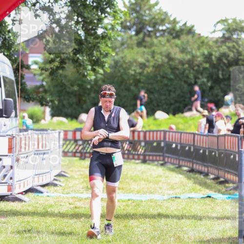 21.06.2026 - 29. Vierlanden-Triathlon Andreas Tolksdorf http://msf.ph/oto/9920139 21.06.2026 13:04:51 Ziel 682 meine-sportfotos.de