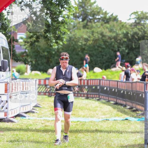 21.06.2026 - 29. Vierlanden-Triathlon Andreas Tolksdorf http://msf.ph/oto/9920140 21.06.2026 13:04:51 Ziel 682 meine-sportfotos.de