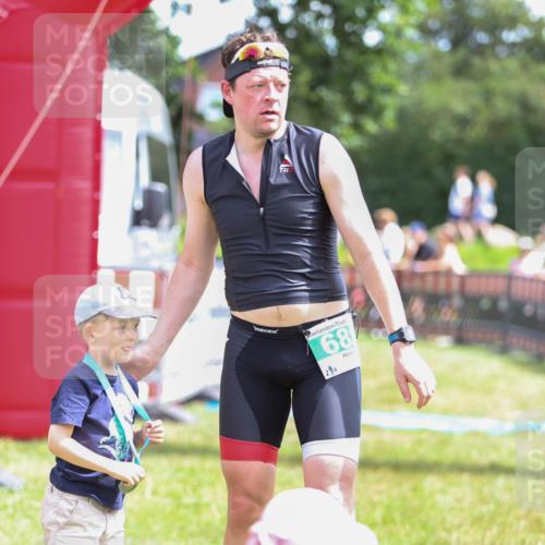 21.06.2026 - 29. Vierlanden-Triathlon Andreas Tolksdorf http://msf.ph/oto/9920142 21.06.2026 13:05:20 Ziel  meine-sportfotos.de