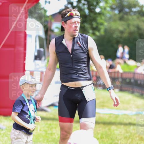 21.06.2026 - 29. Vierlanden-Triathlon Andreas Tolksdorf http://msf.ph/oto/9920144 21.06.2026 13:05:20 Ziel  meine-sportfotos.de