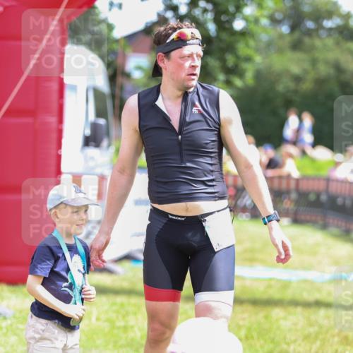 21.06.2026 - 29. Vierlanden-Triathlon Andreas Tolksdorf http://msf.ph/oto/9920145 21.06.2026 13:05:20 Ziel  meine-sportfotos.de