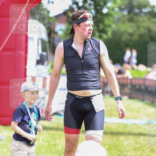 21.06.2026 - 29. Vierlanden-Triathlon Andreas Tolksdorf http://msf.ph/oto/9920146 21.06.2026 13:05:20 Ziel  meine-sportfotos.de