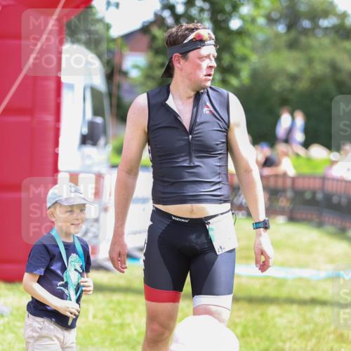 21.06.2026 - 29. Vierlanden-Triathlon Andreas Tolksdorf http://msf.ph/oto/9920147 21.06.2026 13:05:20 Ziel  meine-sportfotos.de