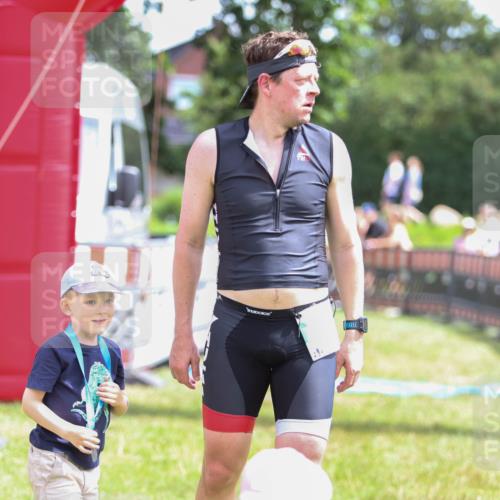 21.06.2026 - 29. Vierlanden-Triathlon Andreas Tolksdorf http://msf.ph/oto/9920148 21.06.2026 13:05:20 Ziel  meine-sportfotos.de