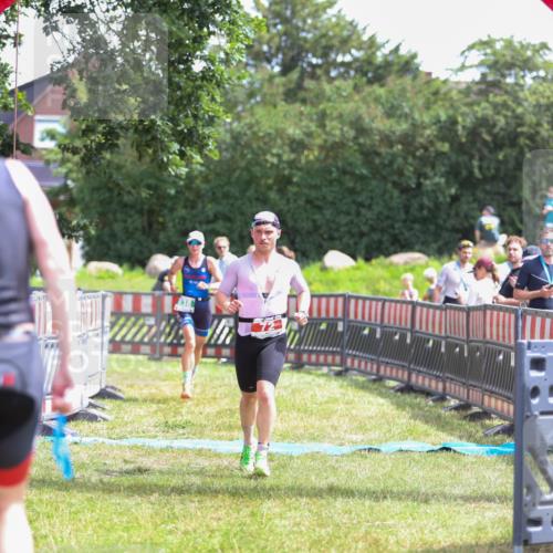 21.06.2026 - 29. Vierlanden-Triathlon Andreas Tolksdorf http://msf.ph/oto/9920151 21.06.2026 13:05:52 Ziel 72, 838 meine-sportfotos.de