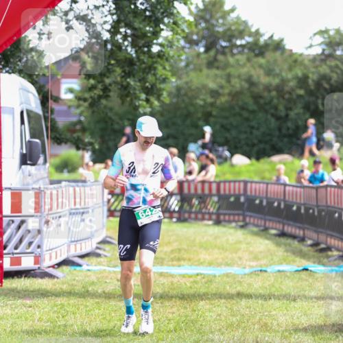 21.06.2026 - 29. Vierlanden-Triathlon Andreas Tolksdorf http://msf.ph/oto/9920194 21.06.2026 13:06:30 Ziel 642, 1358 meine-sportfotos.de