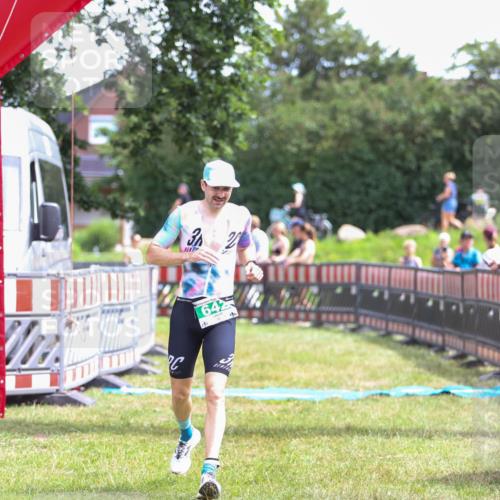 21.06.2026 - 29. Vierlanden-Triathlon Andreas Tolksdorf http://msf.ph/oto/9920196 21.06.2026 13:06:30 Ziel 642, 1358 meine-sportfotos.de