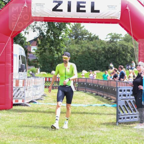 21.06.2026 - 29. Vierlanden-Triathlon Andreas Tolksdorf http://msf.ph/oto/9920197 21.06.2026 13:06:41 Ziel 1358 meine-sportfotos.de