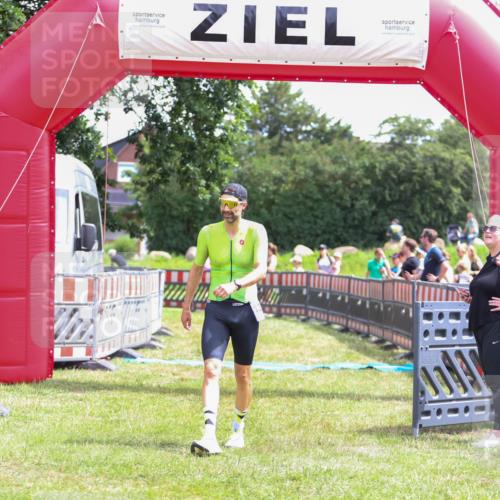 21.06.2026 - 29. Vierlanden-Triathlon Andreas Tolksdorf http://msf.ph/oto/9920199 21.06.2026 13:06:41 Ziel 1358 meine-sportfotos.de