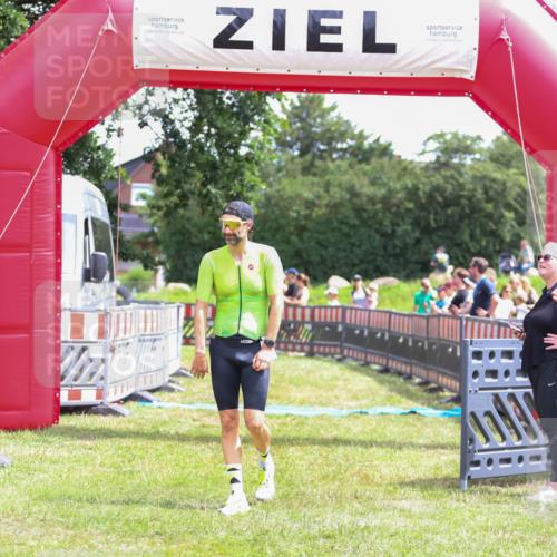 21.06.2026 - 29. Vierlanden-Triathlon Andreas Tolksdorf http://msf.ph/oto/9920203 21.06.2026 13:06:41 Ziel 1358 meine-sportfotos.de