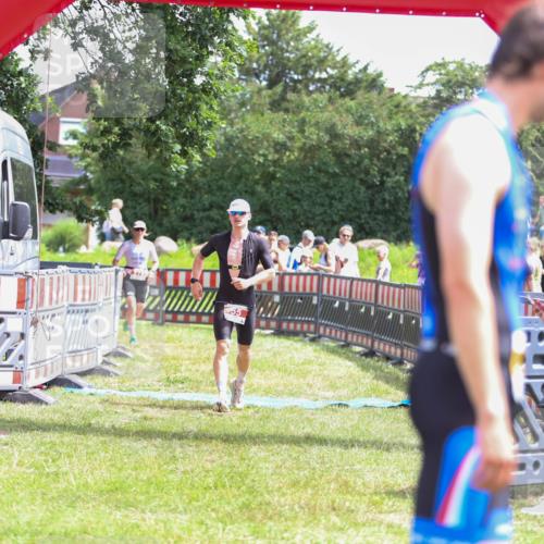 21.06.2026 - 29. Vierlanden-Triathlon Andreas Tolksdorf http://msf.ph/oto/9920210 21.06.2026 13:06:58 Ziel 55, 275 meine-sportfotos.de