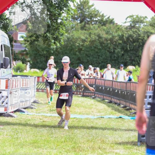 21.06.2026 - 29. Vierlanden-Triathlon Andreas Tolksdorf http://msf.ph/oto/9920217 21.06.2026 13:06:59 Ziel 55, 275 meine-sportfotos.de