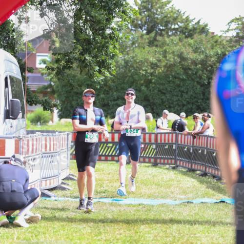 21.06.2026 - 29. Vierlanden-Triathlon Andreas Tolksdorf http://msf.ph/oto/9920227 21.06.2026 13:07:51 Ziel 634, 668 meine-sportfotos.de