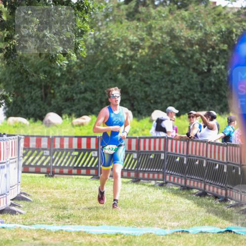 21.06.2026 - 29. Vierlanden-Triathlon Andreas Tolksdorf http://msf.ph/oto/9920239 21.06.2026 13:08:03 Ziel 637 meine-sportfotos.de