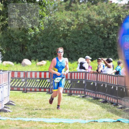 21.06.2026 - 29. Vierlanden-Triathlon Andreas Tolksdorf http://msf.ph/oto/9920241 21.06.2026 13:08:03 Ziel 637 meine-sportfotos.de