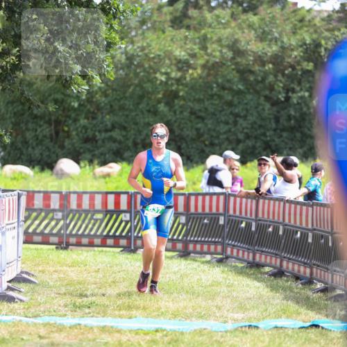 21.06.2026 - 29. Vierlanden-Triathlon Andreas Tolksdorf http://msf.ph/oto/9920243 21.06.2026 13:08:03 Ziel 637 meine-sportfotos.de
