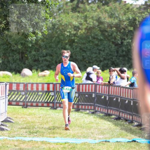21.06.2026 - 29. Vierlanden-Triathlon Andreas Tolksdorf http://msf.ph/oto/9920247 21.06.2026 13:08:03 Ziel 637 meine-sportfotos.de