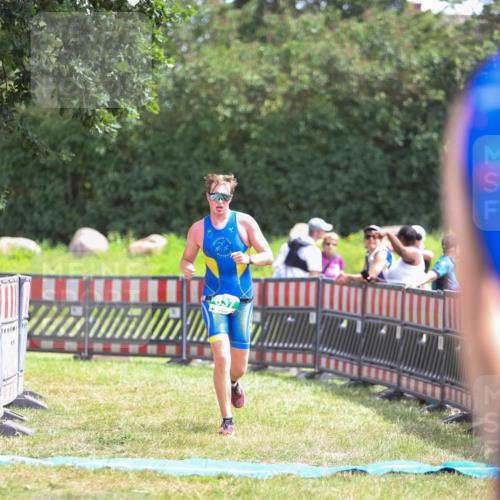 21.06.2026 - 29. Vierlanden-Triathlon Andreas Tolksdorf http://msf.ph/oto/9920248 21.06.2026 13:08:04 Ziel 637 meine-sportfotos.de