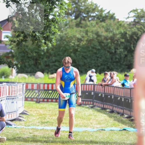 21.06.2026 - 29. Vierlanden-Triathlon Andreas Tolksdorf http://msf.ph/oto/9920250 21.06.2026 13:08:07 Ziel 637 meine-sportfotos.de