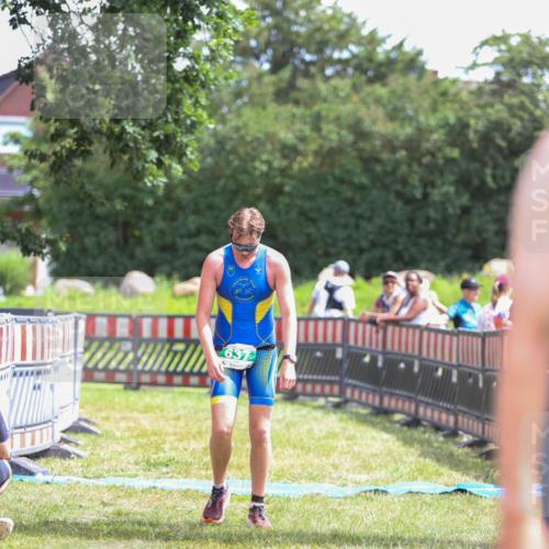 21.06.2026 - 29. Vierlanden-Triathlon Andreas Tolksdorf http://msf.ph/oto/9920253 21.06.2026 13:08:07 Ziel 637 meine-sportfotos.de