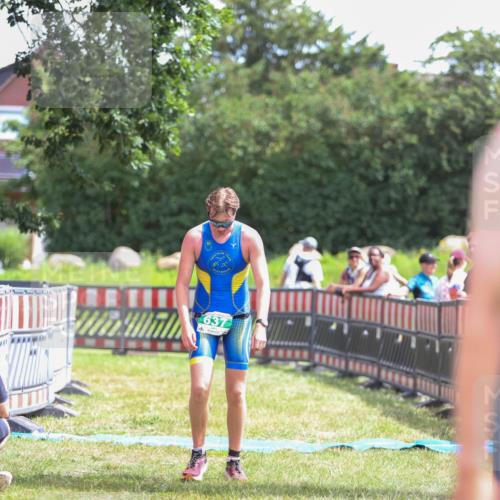 21.06.2026 - 29. Vierlanden-Triathlon Andreas Tolksdorf http://msf.ph/oto/9920254 21.06.2026 13:08:07 Ziel 637 meine-sportfotos.de