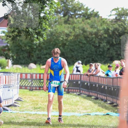 21.06.2026 - 29. Vierlanden-Triathlon Andreas Tolksdorf http://msf.ph/oto/9920256 21.06.2026 13:08:07 Ziel 637 meine-sportfotos.de