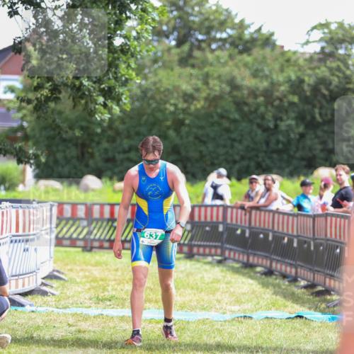 21.06.2026 - 29. Vierlanden-Triathlon Andreas Tolksdorf http://msf.ph/oto/9920258 21.06.2026 13:08:07 Ziel 637 meine-sportfotos.de