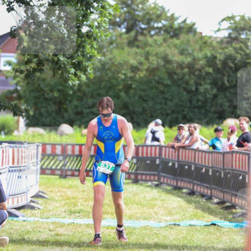21.06.2026 - 29. Vierlanden-Triathlon Andreas Tolksdorf http://msf.ph/oto/9920259 21.06.2026 13:08:07 Ziel 637 meine-sportfotos.de