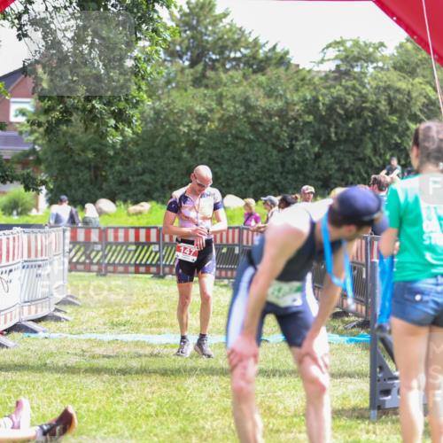 21.06.2026 - 29. Vierlanden-Triathlon Andreas Tolksdorf http://msf.ph/oto/9920283 21.06.2026 13:08:35 Ziel 147, 726 meine-sportfotos.de