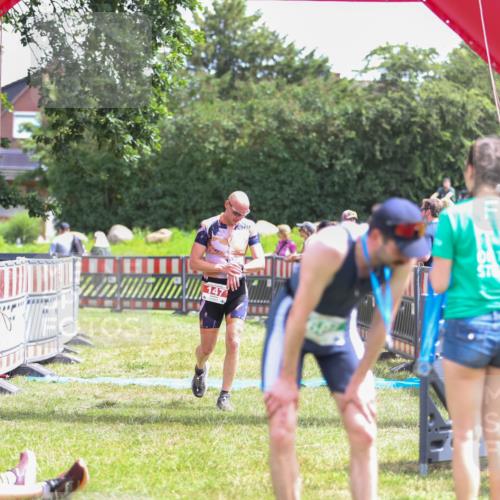 21.06.2026 - 29. Vierlanden-Triathlon Andreas Tolksdorf http://msf.ph/oto/9920287 21.06.2026 13:08:35 Ziel 147, 726 meine-sportfotos.de